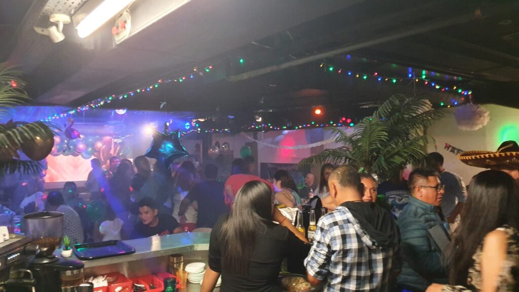 Ambiance festive au Luz Bar